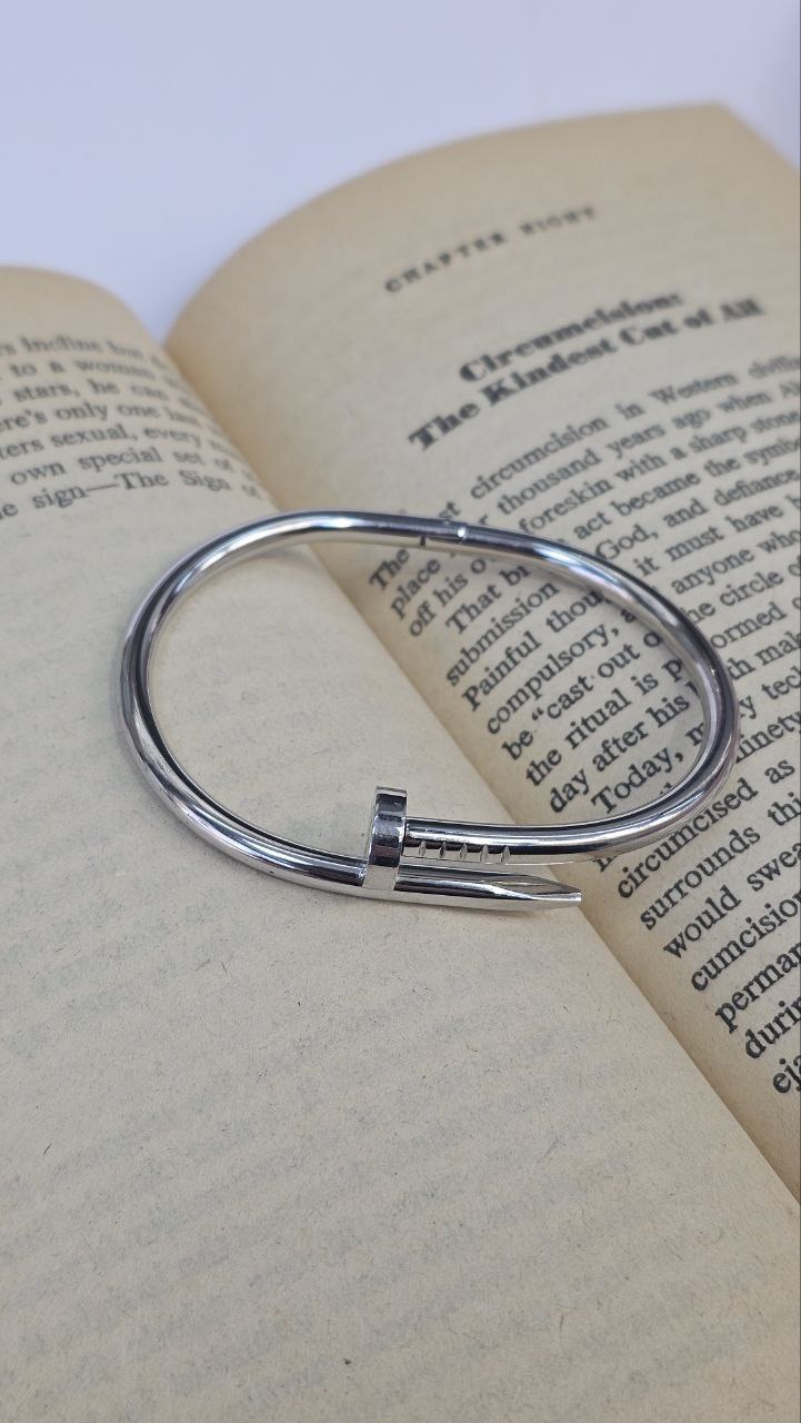 بنگل میخی طرح ساده نقره ای