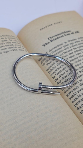 بنگل میخی طرح ساده نقره ای