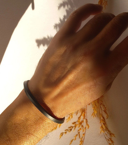 بنگل مشکی مردانه و زنانه برنجی مات