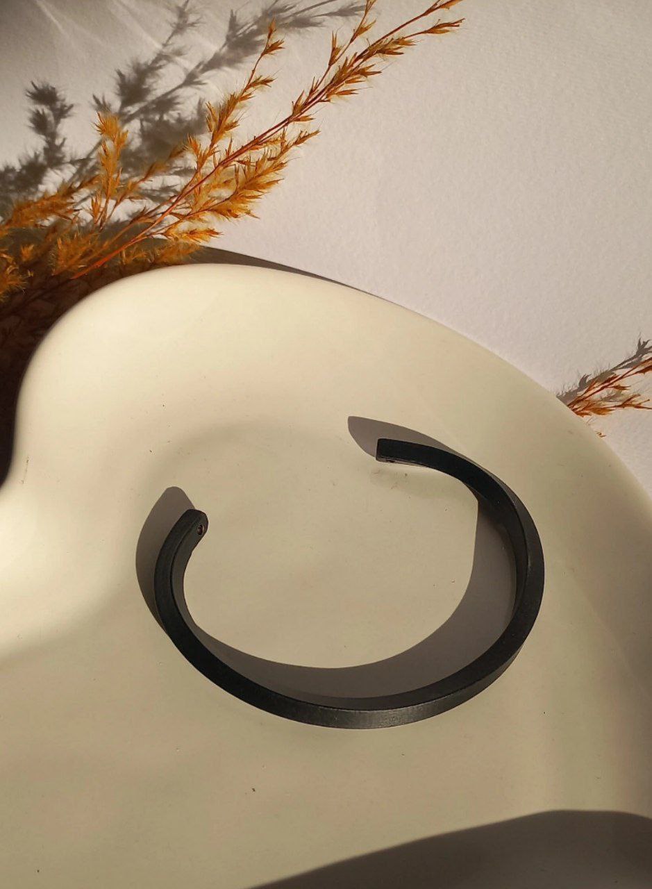 بنگل مشکی مردانه و زنانه برنجی مات